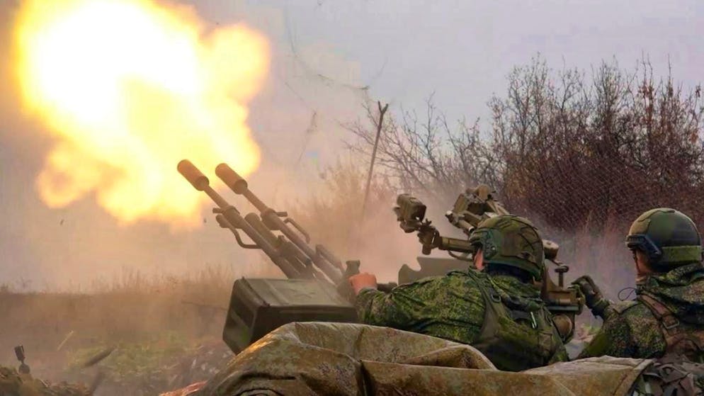 HANDOUT - In this image taken from a video released by the Russian Defense Ministry press service on Friday, Nov. 7, 2025, Russian army soldiers shoot at a Ukrainian drone at an undisclosed location in Ukraine. Photo: Uncredited/Russian Defense Ministry Press S/AP/dpa - ATTENTION: For editorial use only and only with full attribution of the above credit