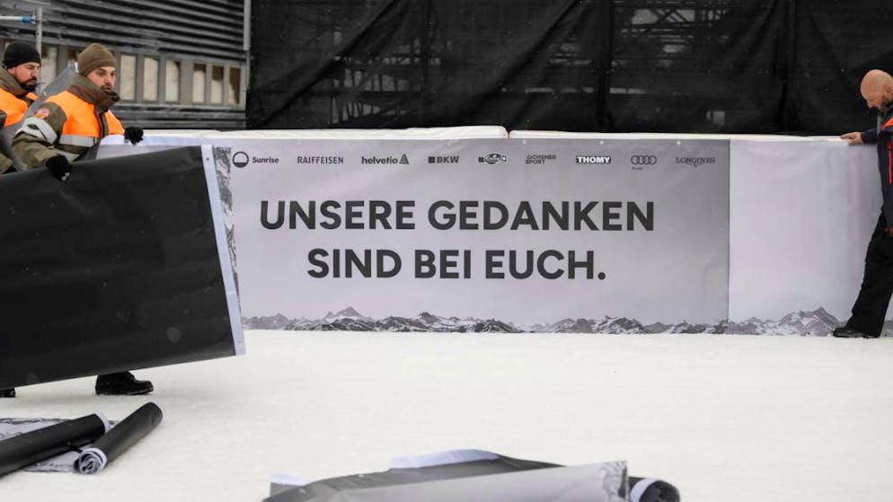 WM-Hauptprobe in Crans-Montana mit besonderem Setting - Gallery. Die Sponsoren haben bei den diesjährigen Weltcup-Rennen in Crans-Montana einen anderen Auftritt als normal: Die Werbebanden sind ganz in weiss und schwarz gehalten.