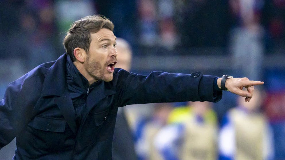 90 Minuten lang steht Stephan Lichtsteiner an der Seitenlinie und gibt seinen Spielern Anweisungen – ohne Erfolg.