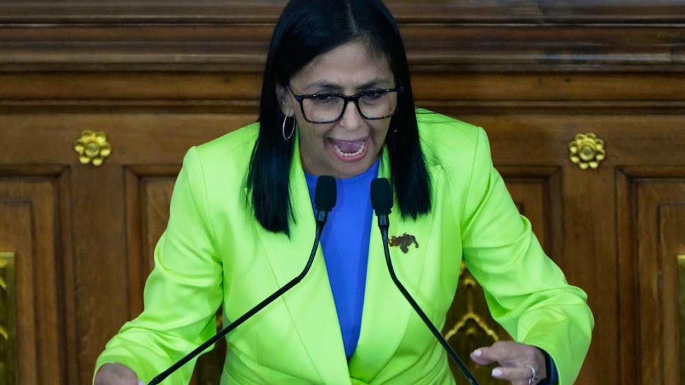 Sans la nommer, la présidente par interim du Venezuela, Delcy Rodriguez (photo), a invité Maria Corina Machado à rester à Washington.