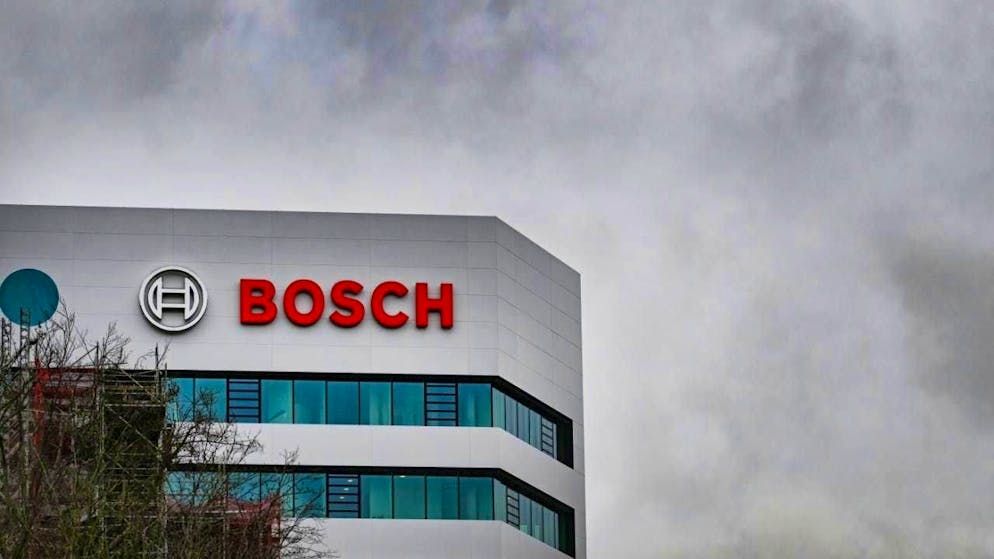 Profits at the German industrial group Bosch plummeted last year. Billions in costs for the reduction of thousands of jobs and tough competition were to blame. (archive picture)