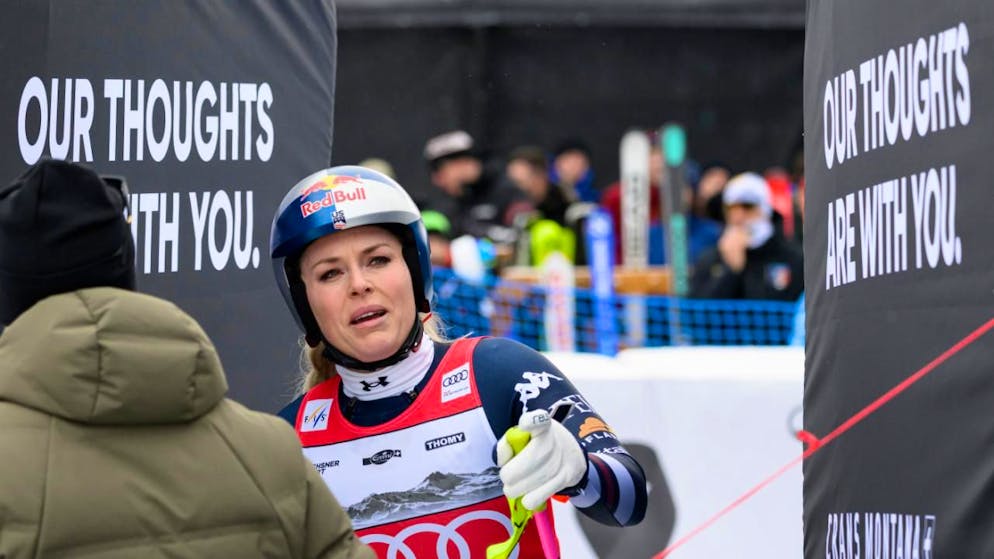 Lindsey Vonn mit schmerzverzerrtem Gesicht im Zielbereich