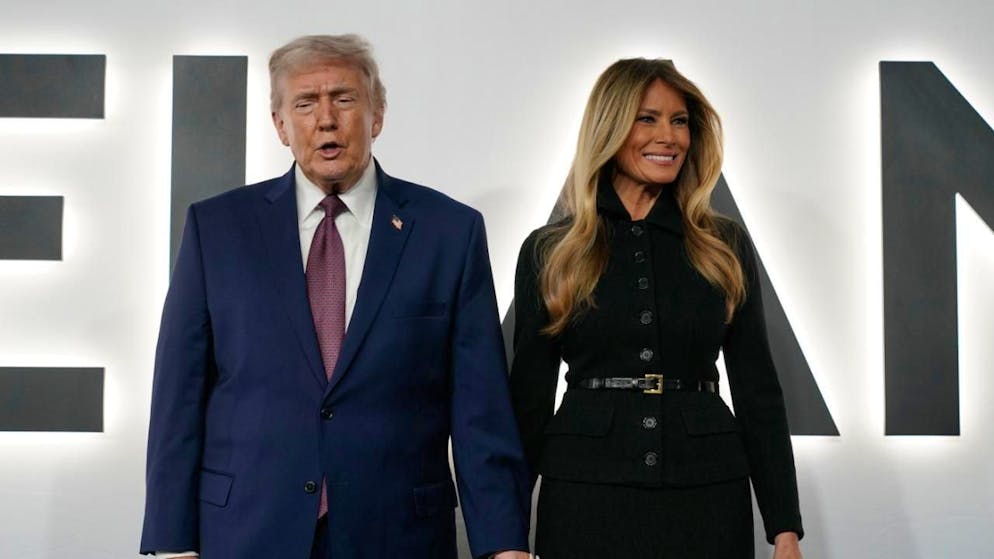 «Très bon, très glamour». Les Trump s'affichent à l'avant-première du documentaire sur Melania