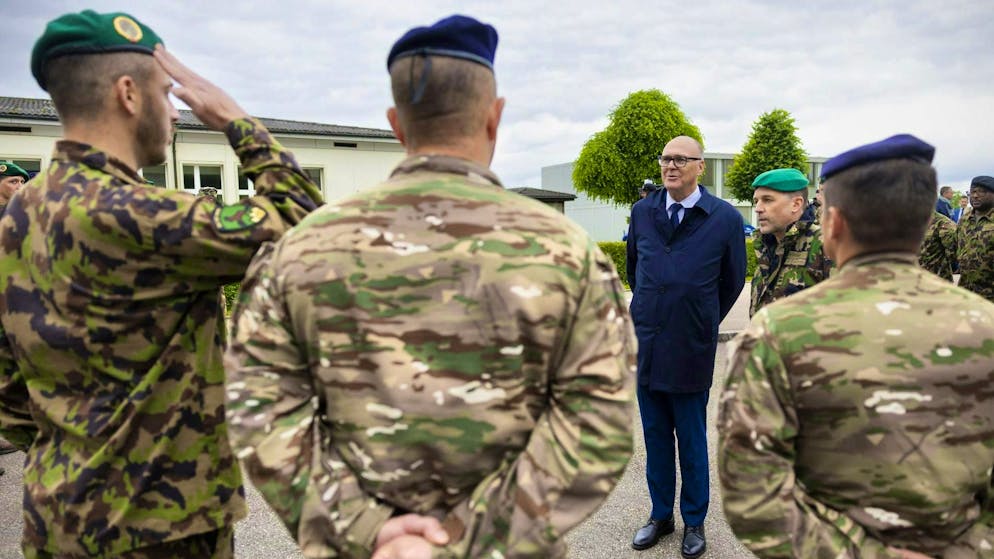 Federal Councillor Martin Pfister wants to increase VAT to rearm the army.