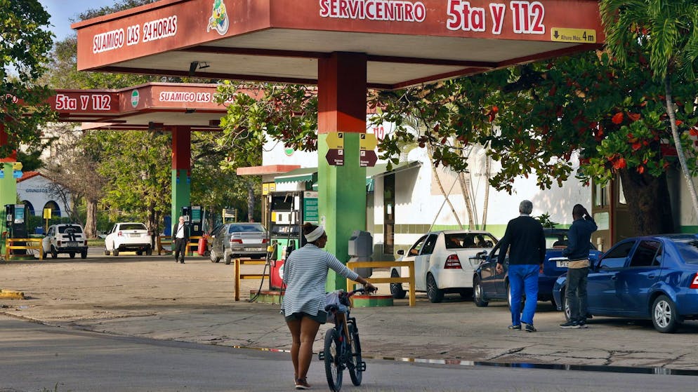 «Acte brutal» dénoncé. Trump menace de droits de douane les pays vendant du pétrole à Cuba