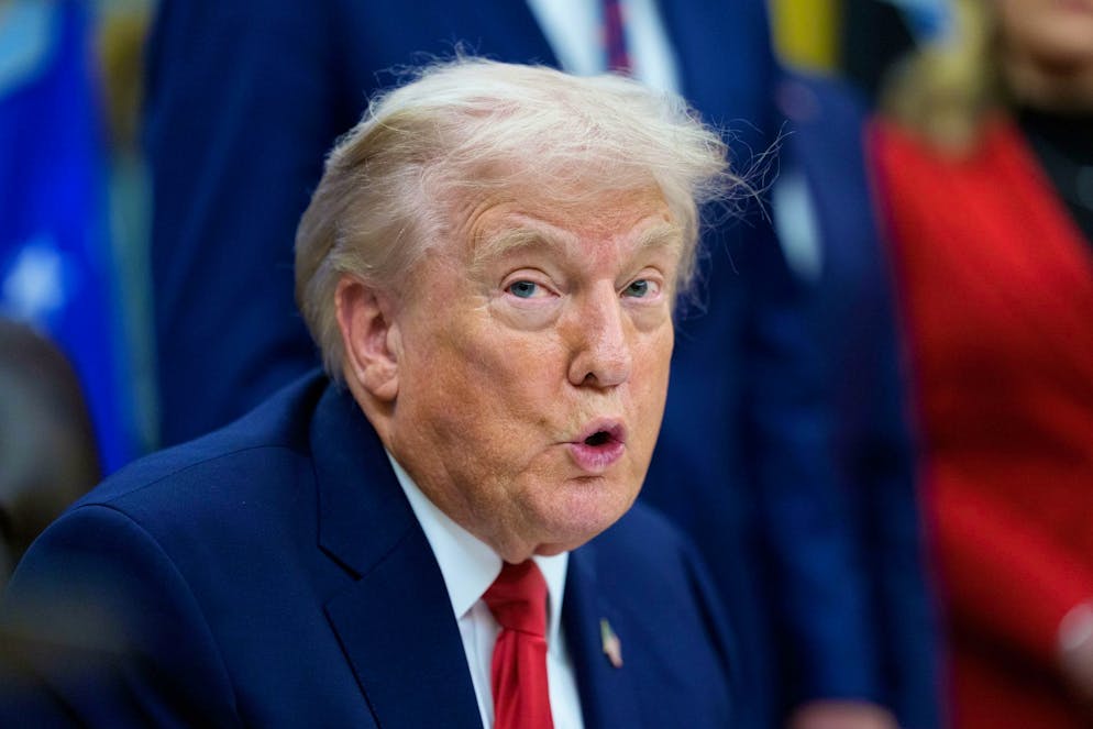 Ce n'est pas la première fois que Donald Trump demande des dommages et intérêts à une agence ou un ministère du gouvernement fédéral qu'il dirige.