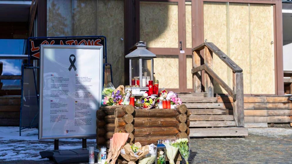 Crans-Montana: indagato anche capo servizio sicurezza pubblica - Gallery. L'ingresso del bar teatro del rogo di Capodanno.