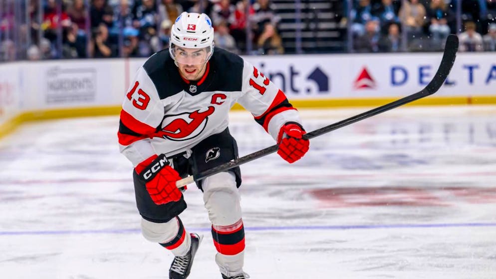 Nico Hischier schiesst sein Team in der Verlängerung zum Sieg.