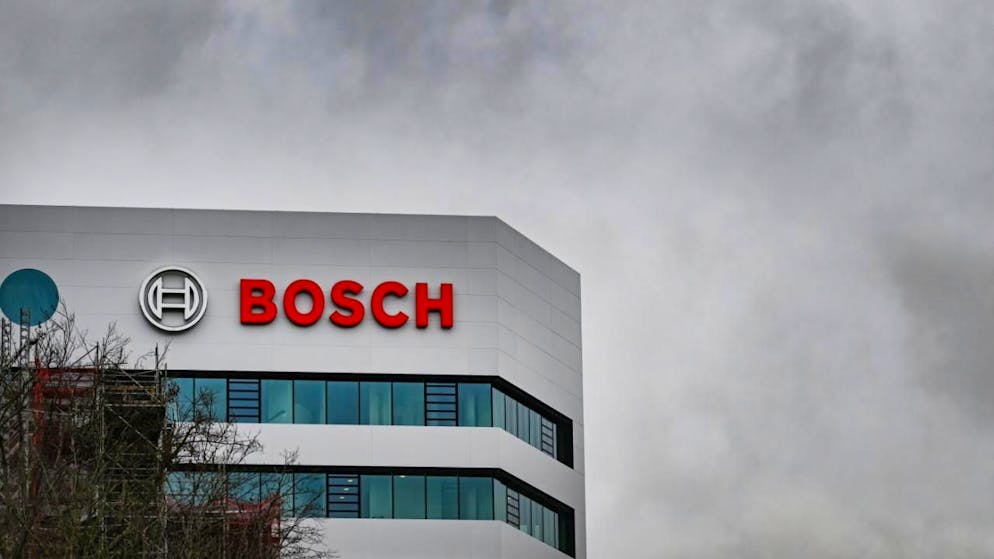 Beim deutschen Industriekonzern Bosch ist der Gewinn im vergangenen Jahr abgestürzt. Schuld waren Milliardenkosten für den Abbau Tausender Stellen und die harte Konkurrenz. (Archivbild)