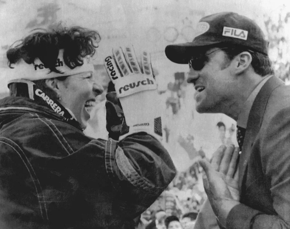 Vreni Schneidescherza con Alberto Tomba.