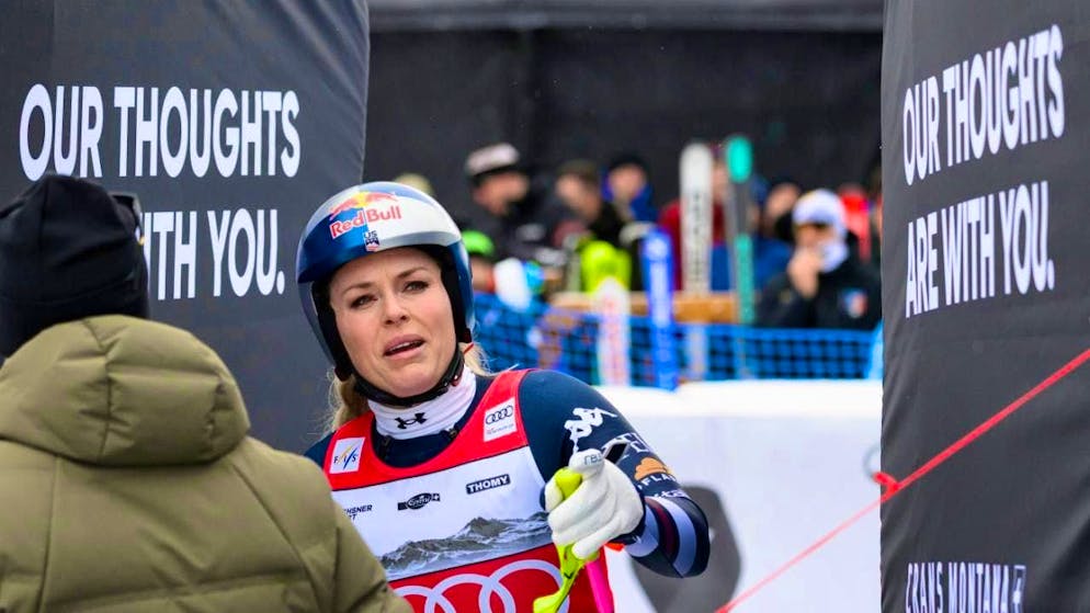 Lindsey Vonn with a pained face in the finish area
