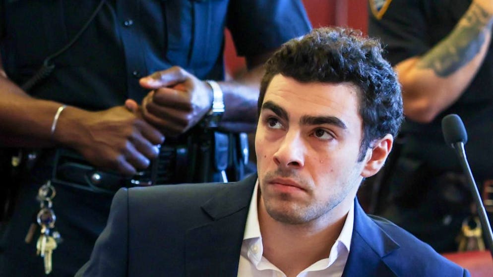 Mangione è accusato dell'omicidio di Brian Thompson.