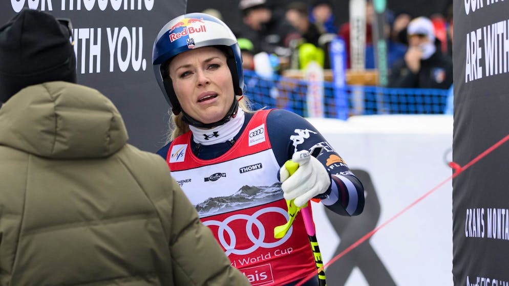 Lindsey Vonn kämpft im Zielraum von Crans-Montana mit den Tränen.