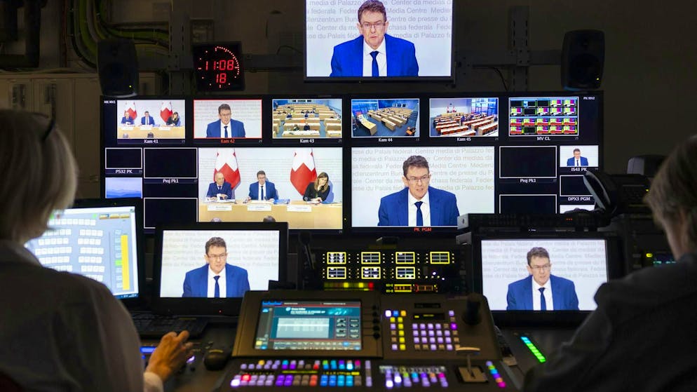 View of an SRG control room: Federal Councillor Albert Rösti speaks out against the SRG initiative at a media conference in Bern. (January 21, 2026)