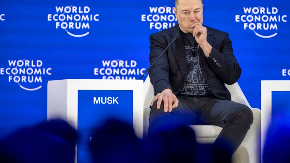 La mossa crivoluzionerebbe l'impero di Elon Musk, qui immortalato al recente WEF di Davos