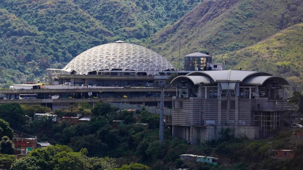 ARCHIV - «El Helicoide», das Hauptquartier des venezolanischen Geheimdienstes. Foto: Matias Delacroix/AP/dpa