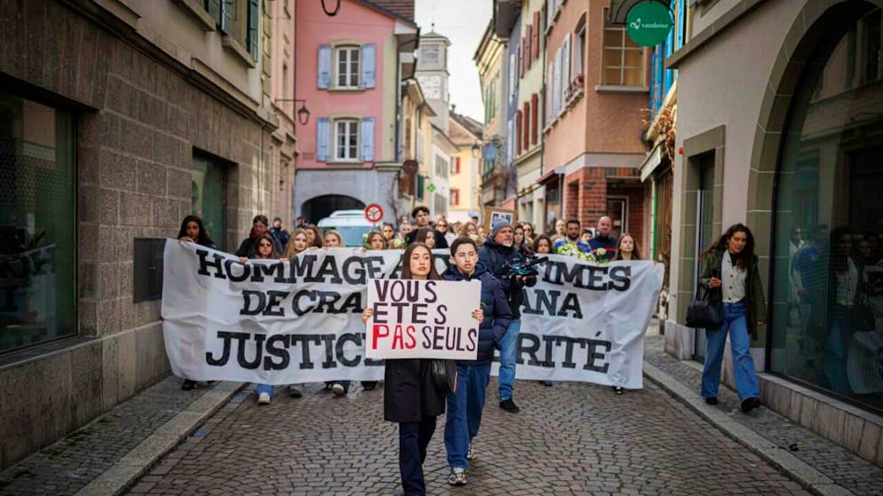 Canton Vaud. Lutry, centinaia di persone in piazza per le vittime di Crans-Montana