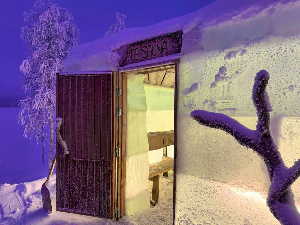 The temperature in the ice sauna is only around 50 degrees.