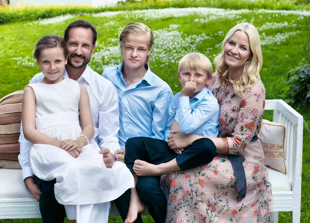 Norway's trial of the year: Mette-Marit's son on trial - Gallery. All was still right with the world: the family of the Norwegian crown prince and crown princess with Marius Borg Høiby in the middle. (Handout)