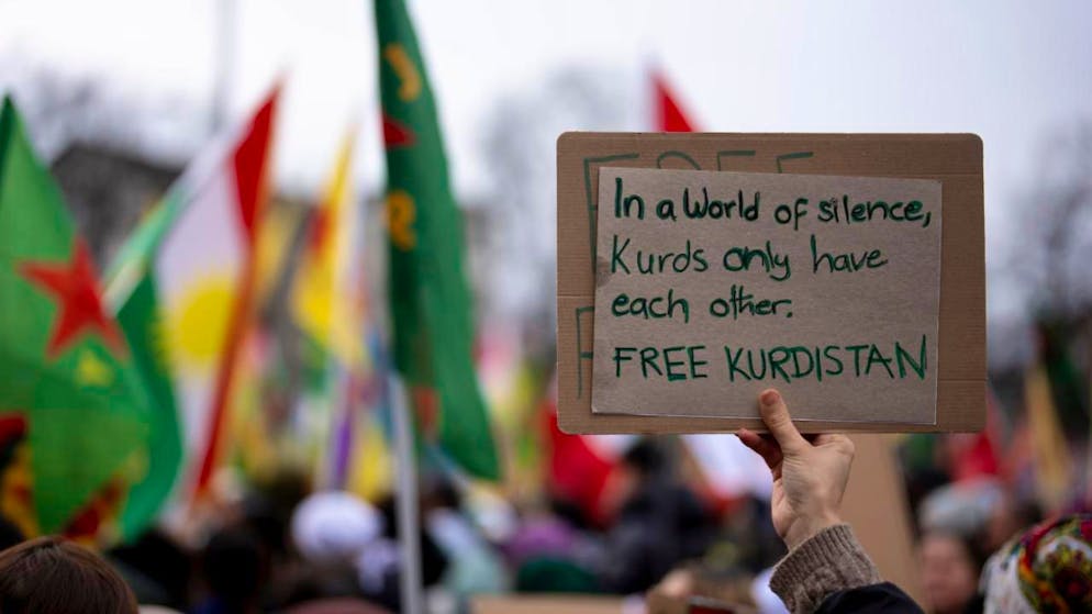Au cours des deux dernières semaines, les Kurdes en exil ont manifesté presque quotidiennement dans les villes suisses contre les attaques menées contre leur territoire dans le nord de la Syrie. (Photo d'archive)