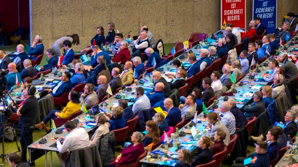 FDP delegates want more security and less crime - Gallery. Fight against crime: FDP delegates in Geneva adopted a security policy position paper with a large majority.