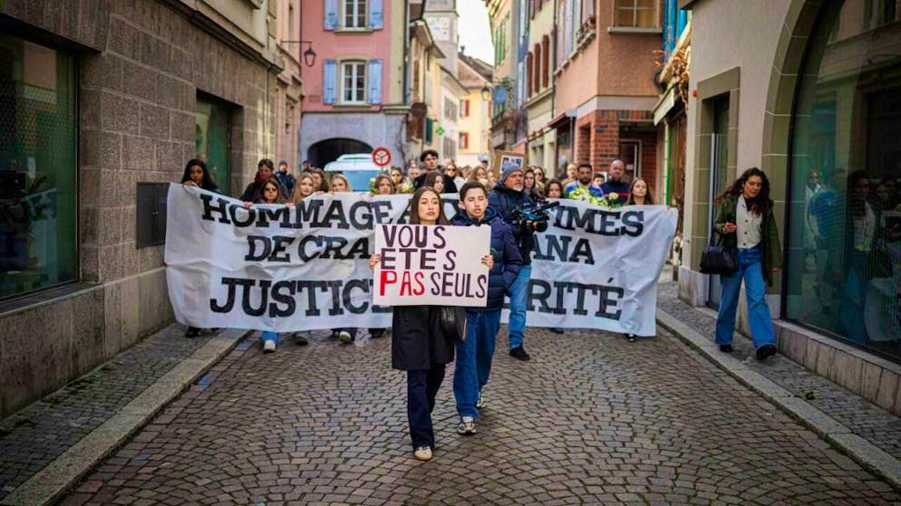 Hundreds marched in silence through Lutry on Saturday to show solidarity with those affected by the Crans-Montana fire disaster.