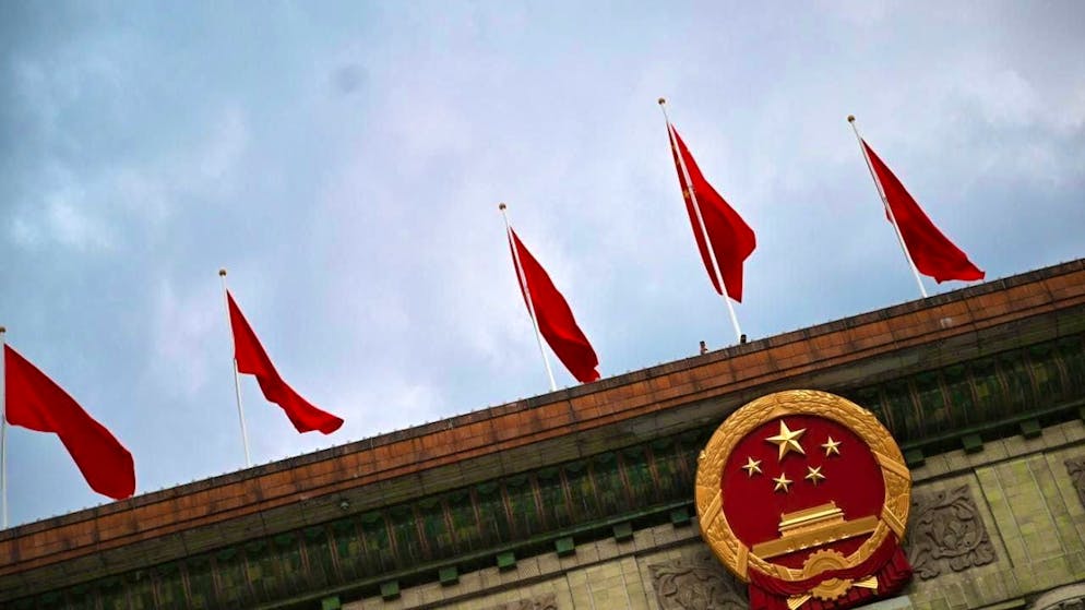 ARCHIVE - The emblem of the People's Republic of China is emblazoned on the Great Hall of the People. The Communist Party's disciplinary commission is investigating the minister of the Ministry of Emergency Management. Photo: Johannes Neudecker/dpa