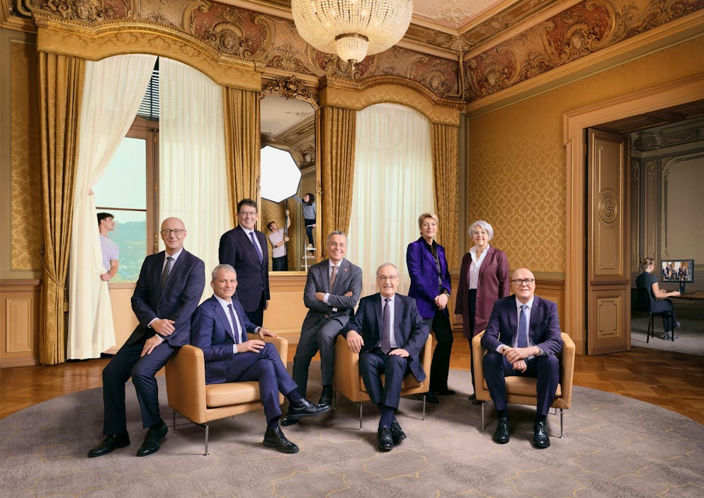 This year, Guy Parmelin is leading the Federal Council as "first among equals". Unlike in other countries, the office of President of the Swiss Confederation gives him few special rights.