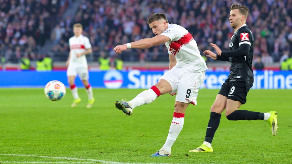 Stuttgarts Ermedin Demirovic erzielt das Tor zum 1:0.