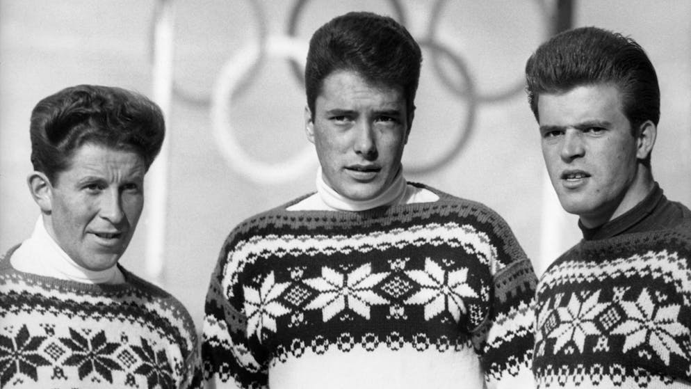 Die Schweizer Skirennfahrer Willy Favre (Mitte), Joos Minsch, und Doelf Mathis verpassen 1964 in Innsbruck eine Olympia-Medaille.