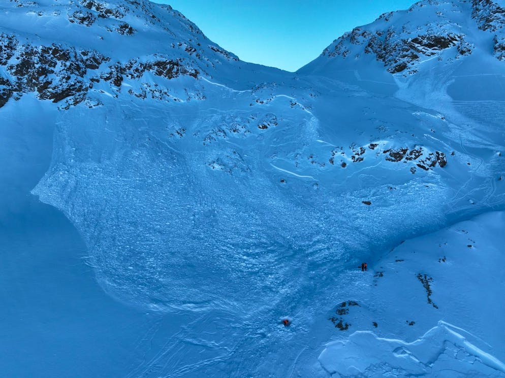 Am Samstagabend ist im Val da Fain, am Piz Alv in Pontresina ein Teil einer slowakischen Skitourengruppe von einer Lawine erfasst worden. 