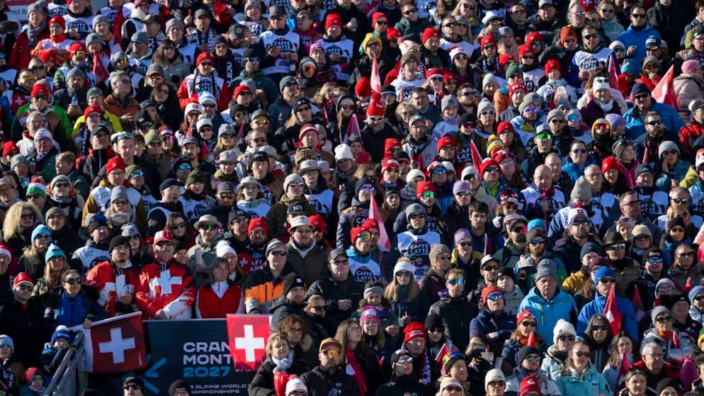 Vor dem Start der Weltcup-Abfahrt in Crans-Montana gab es eine Schweigeminute für die Opfer der Brandkatastrophe.