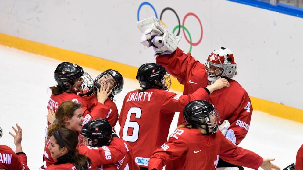 Florence Schelling erinnert sich an den Olympia-Coup - Gallery. Der Moment, als die Schweizer Eishockeyanerinnen 2014 in Sotschi Olympia-Bronze auf sicher hatten