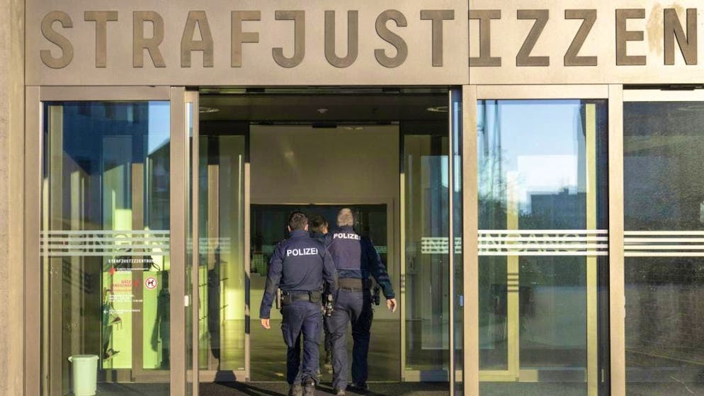 The trial against a 19-year-old began on Monday at the criminal justice center in Muttenz BL. He is accused of killing a teenager with a knife. (archive picture)