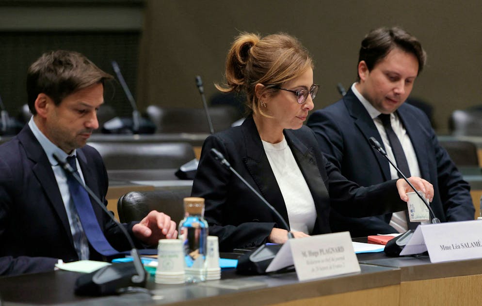 La présentatrice du journal télévisé de France 2 Léa Salamé, confrontée aux questions de députés sur son compagnon, l'eurodéputé Raphaël Glucksmann, a défendu son travail de «femme libre» lundi, tout en réaffirmant qu'elle quittera le 20h s'il devient candidat à la présidentielle.