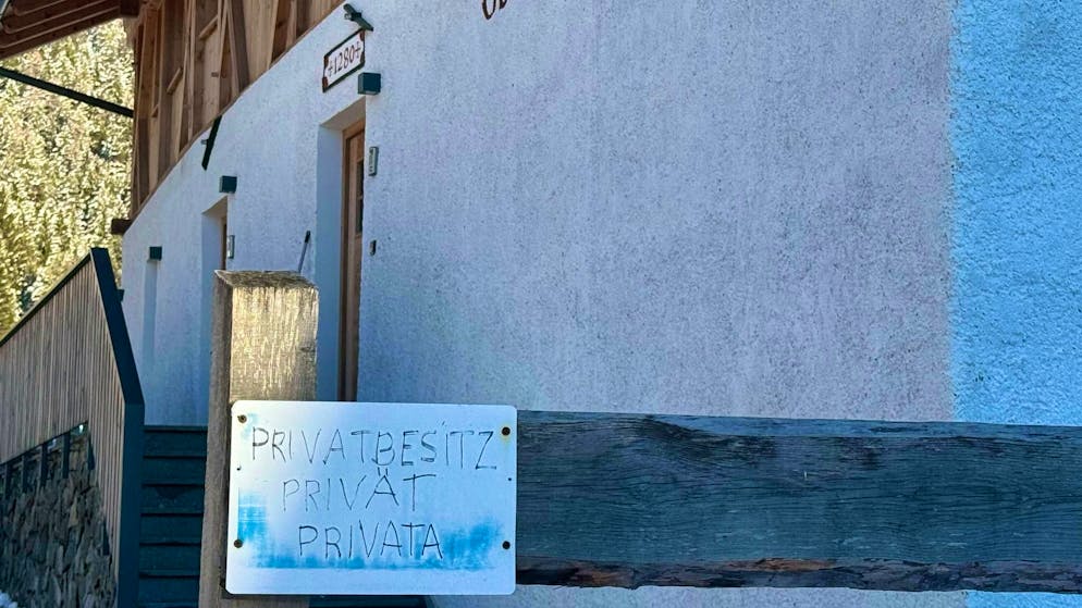 Click and go - Insta-tourists storm the Alpine village of St. Magdalena - Gallery. Even signs do not deter tourists.