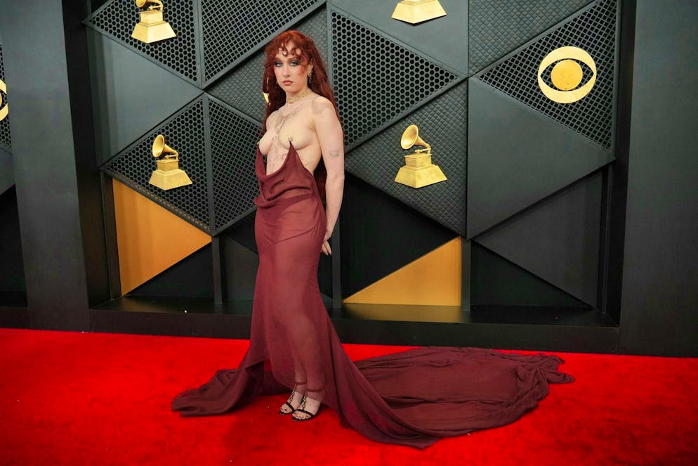 The best and most eye-catching outfits of the 2026 Grammys. Chappell Roan first wore a cape, but then revealed a dress that she wore on her nipples.