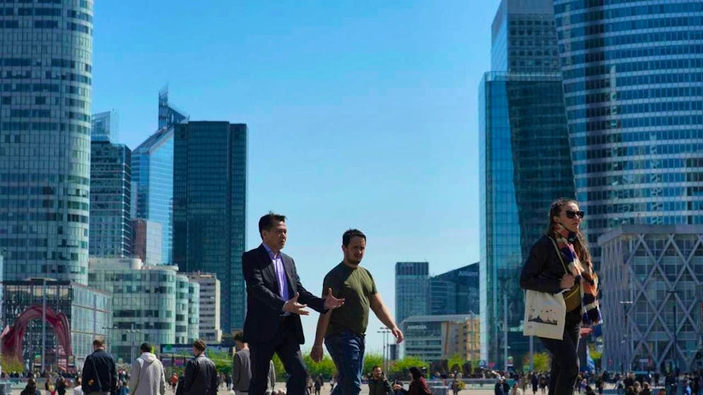 ARCHIVE - People stroll through the La Defense business district outside Paris. After months of wrangling, highly indebted France finally receives a budget for the current year. Photo: Thibault Camus/AP/dpa