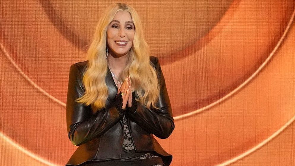 Grammys 2026. Verhaspelt, verwirrt, Faden verloren – der irritierende Auftritt von Popstar Cher