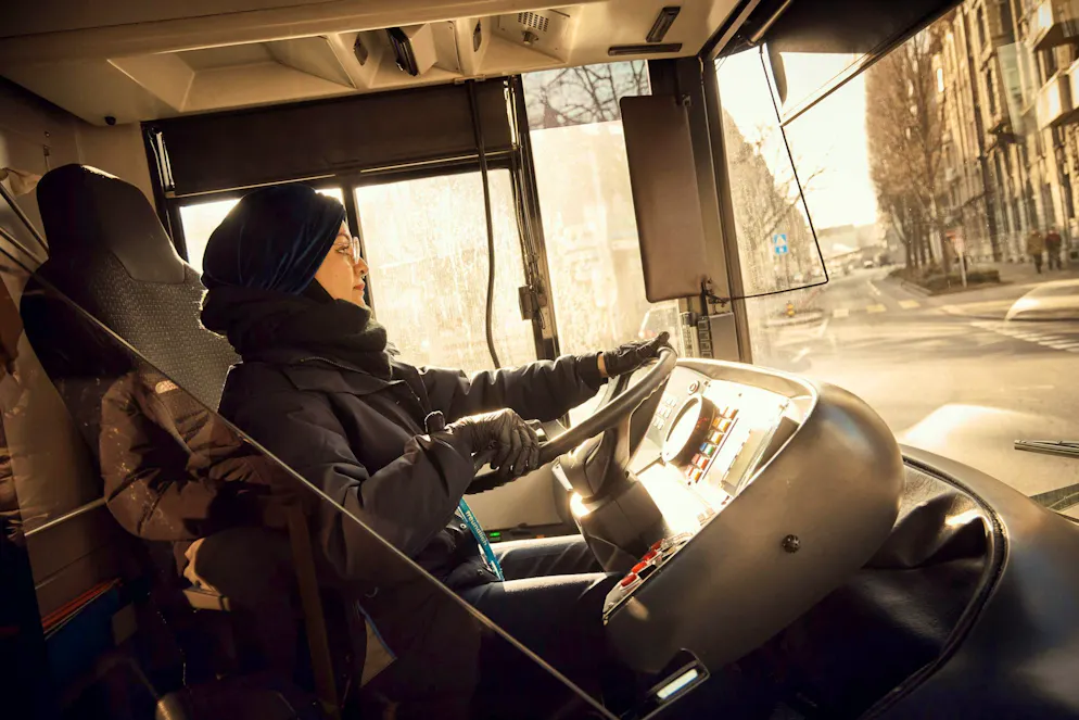 Transports publics de Lucerne VBL veille à un bon climat de travail en tant que Friendly Work Space. 450 conductrices et conducteurs roulent pour les VBL AG. La force des équipes: rester calme même en cas de stress.