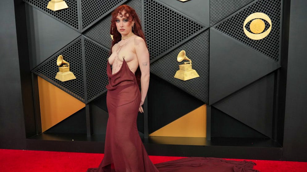 Nipples, feathers and 