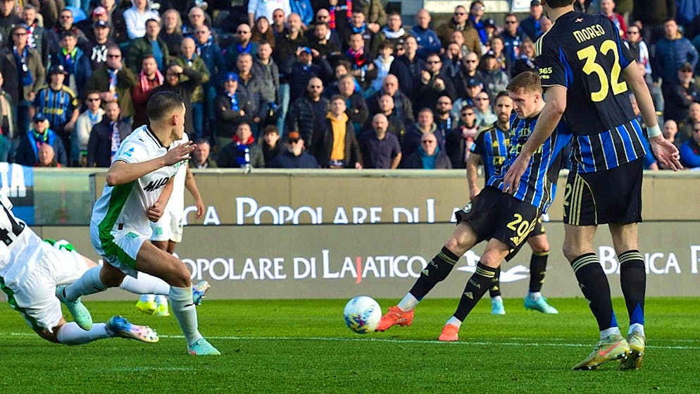 Michel Aebischer scores his first goal for Pisa with a powerful shot.