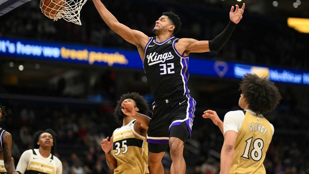 Kyshawn George (rechts) blieb beim Sieg der Washington Wizards gegen die Sacramento Kings blass