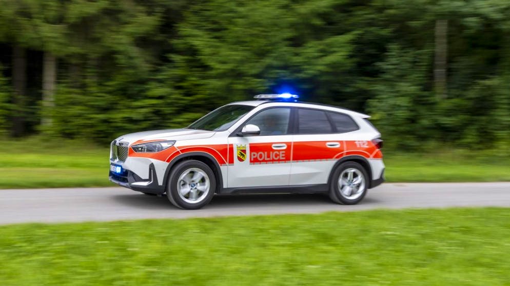 Ein Mann ist am Montagabend in der Berner Gemeinde Seeberg bei Forstarbeiten tödlich verunfallt. (Symbolbild)