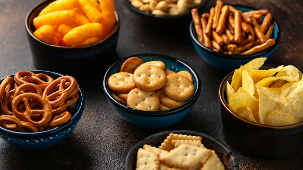 Fördern Sucht und Konsum. Deshalb vergleichen Forscher Guetzli und Chips mit Zigaretten