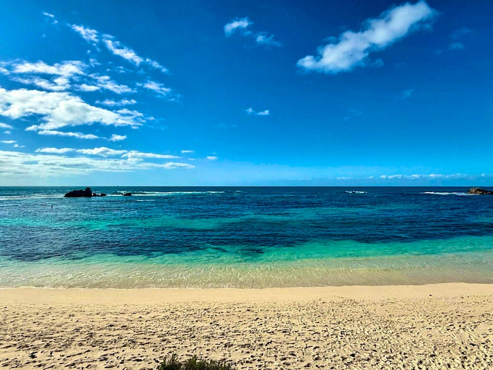 13-year-old rescues family after hours of fighting in the sea - Gallery. For the rescue team, the boy's performance was "superhuman".