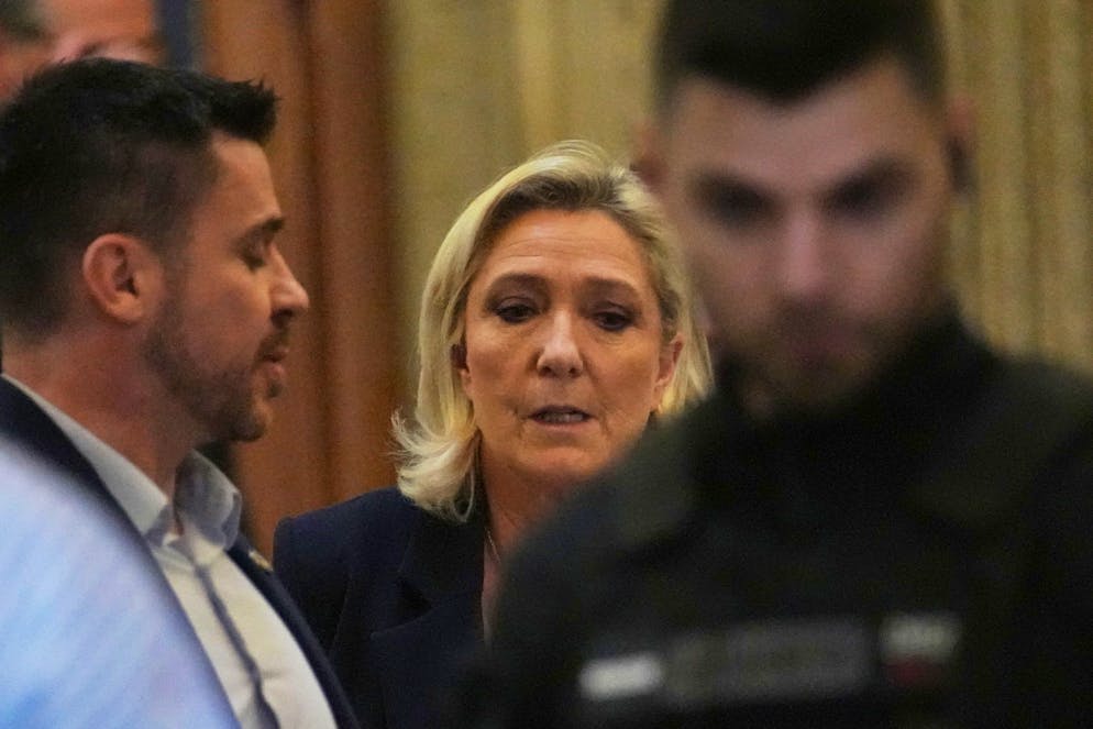 Auch in Berufung fordert die Anklage, Le Pen zeitweise das passive Wahlrecht zu entziehen. 