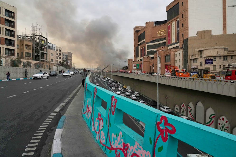 Grossbrand in Teheran zerstört Markthalle - Gallery. Beim Eintreffen der Einsatzkräfte stand die Halle fast vollständig in Flammen, dichter Rauch stieg in den Himmel.