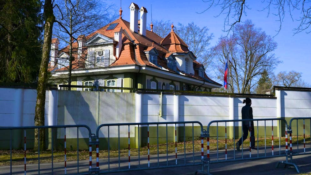 The Russian embassy in Bern: Russian representations in Switzerland are apparently coming under particular scrutiny, as there is a suspicion that they serve as a cover for espionage activities, as in other countries.
