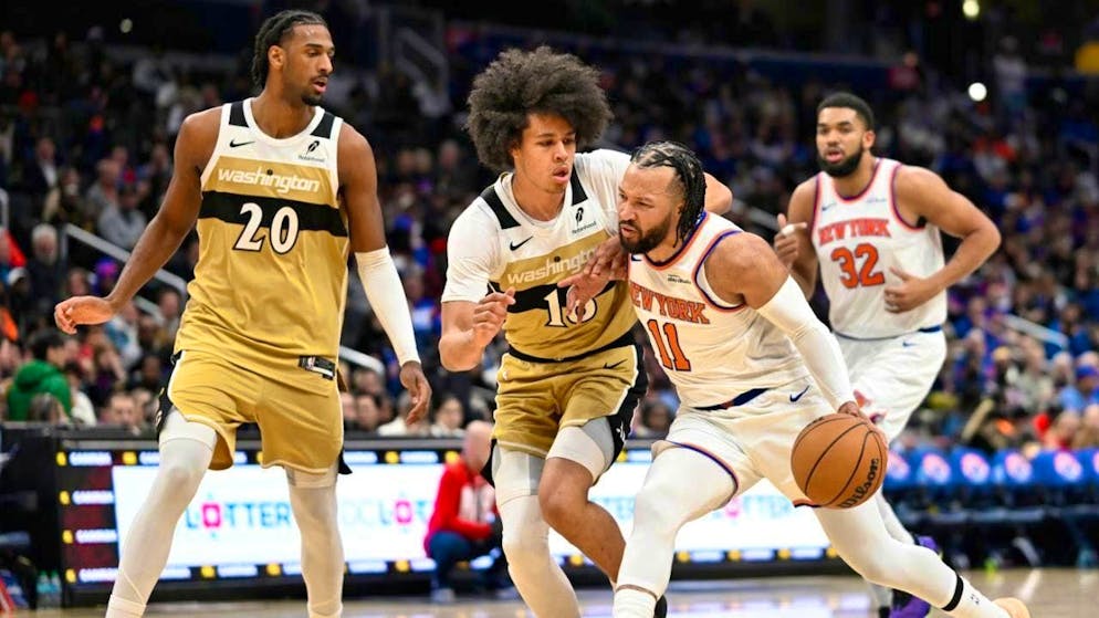 The New York Knicks (Jalen Brunson) keep the Washington Wizards (Kyshawn George) at bay